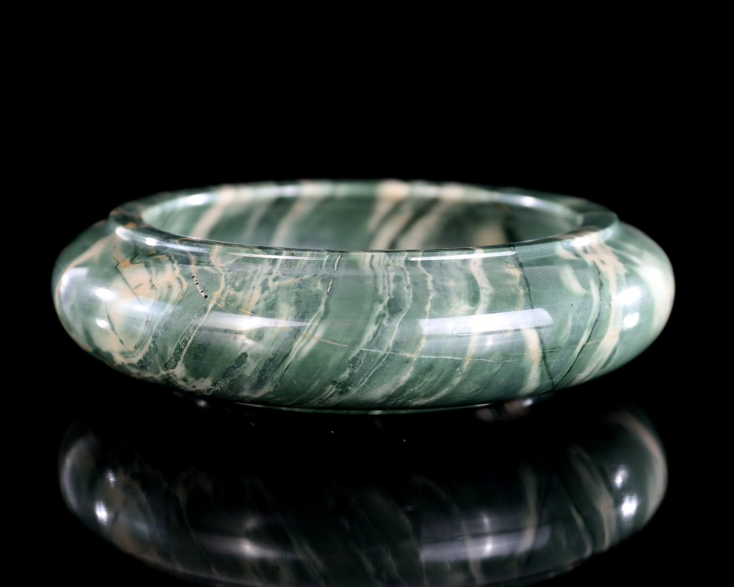 5.7" Jiulong Jade Hand Carved Crystal Ashtray